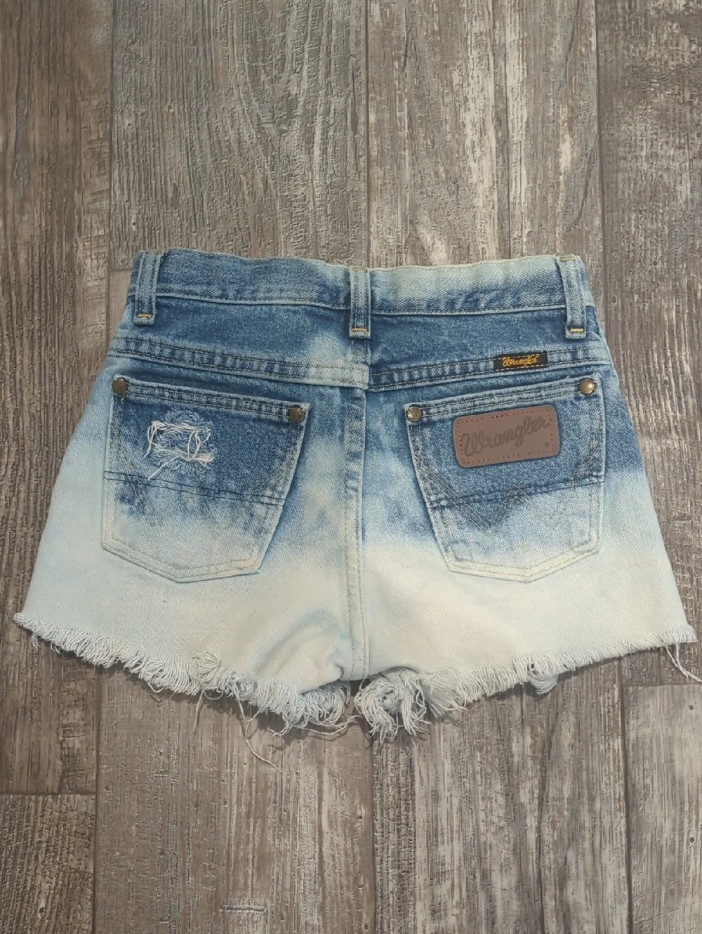 WRANGLER girls distressed cut-off frayed bleach-dip denim jean shorts sz 10 EUC